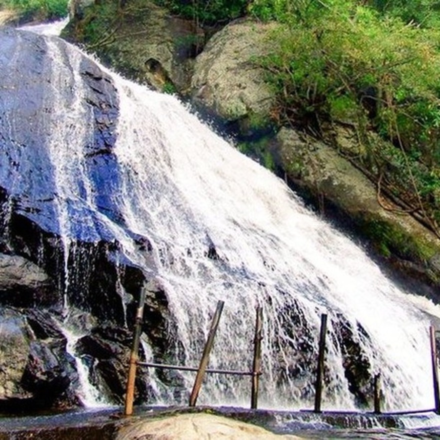 Suruli Falls – Theni Suruli Falls – Theni